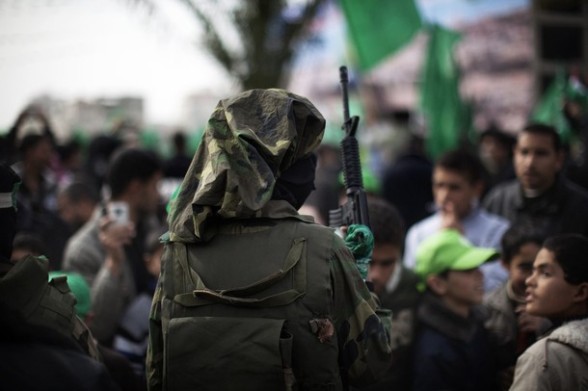A Palestinian child dressed as a Hamas o