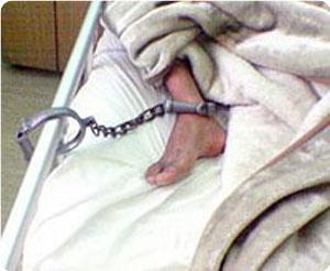 images_News_2013_04_19_prisoner-chained-to-bed_300_0[1]